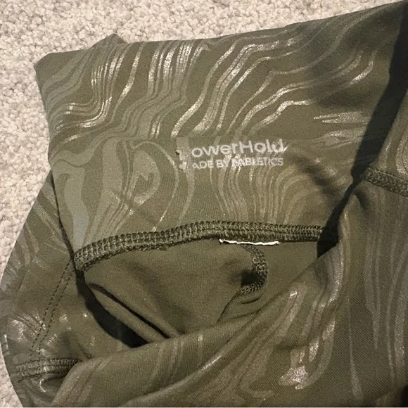 Stylish Fabletics Women's Cream and Green powerhold leggings - Picture 5 of 5